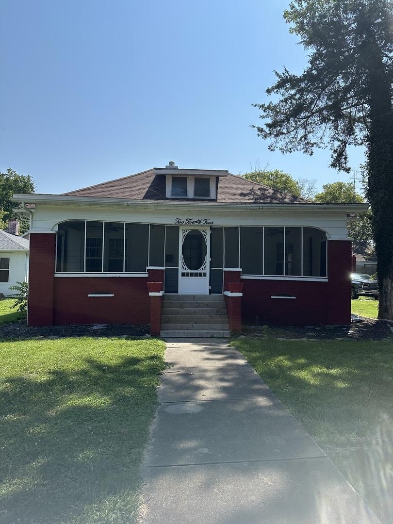 224 Division St., Duquoin, IL 62832