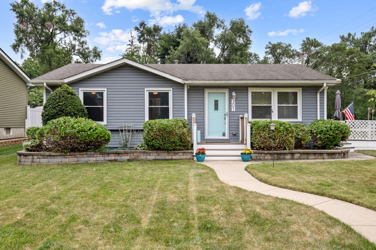 301 Channel Dr., Island Lake, IL 60042