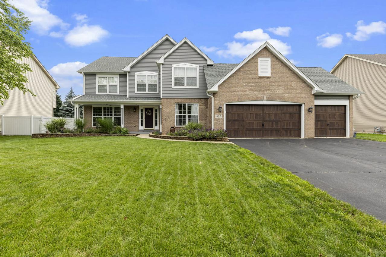 457 Greenview Ln., Oswego, IL 60543