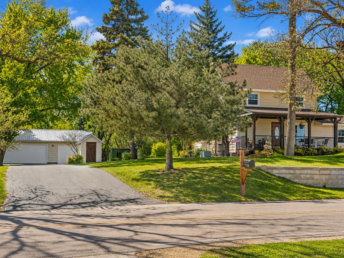 9909 Winn Rd., Spring Grove, IL 60081