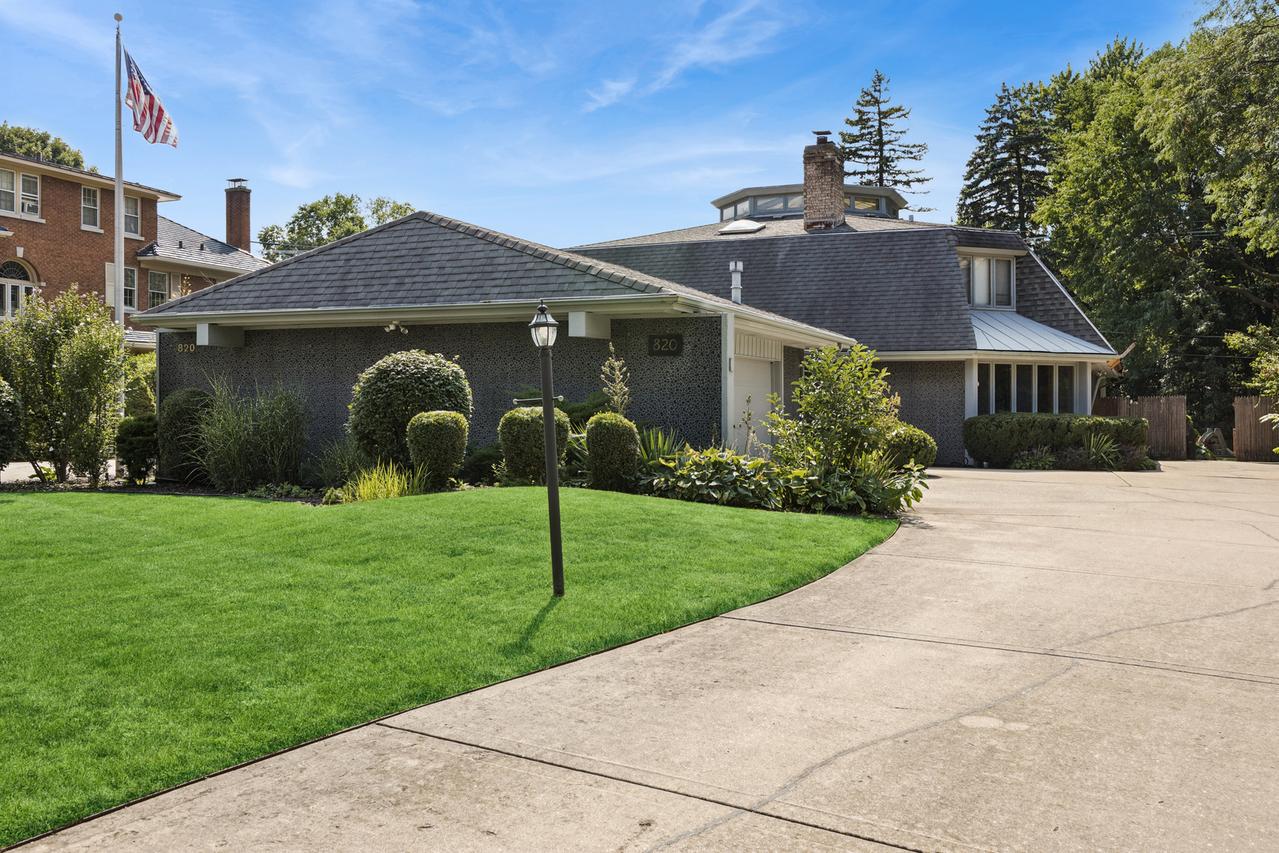 820 Ashland Ave., River Forest, IL 60305