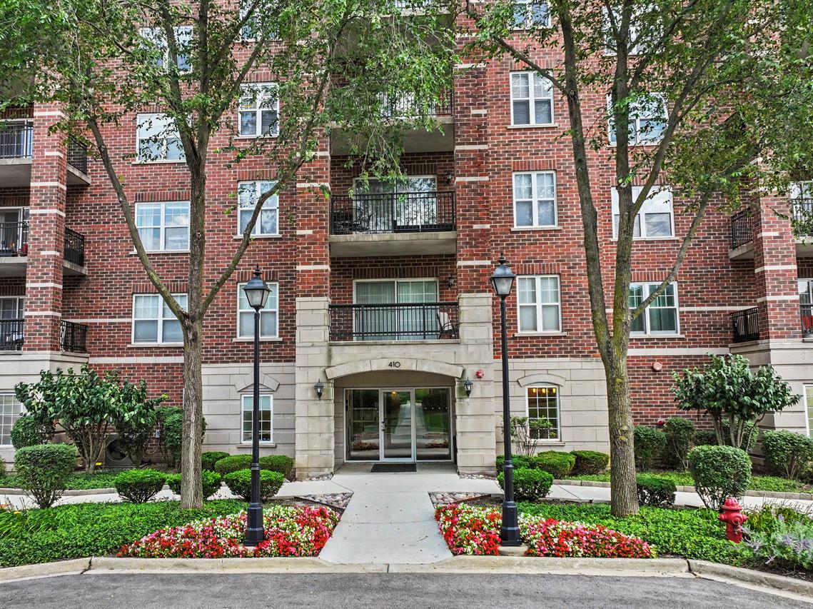410 W Mahogany Ct. #408, Palatine, IL 60067