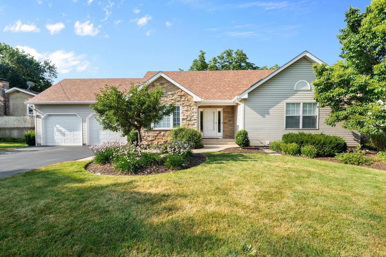 1207 Main Street Rd., Spring Grove, IL 60081