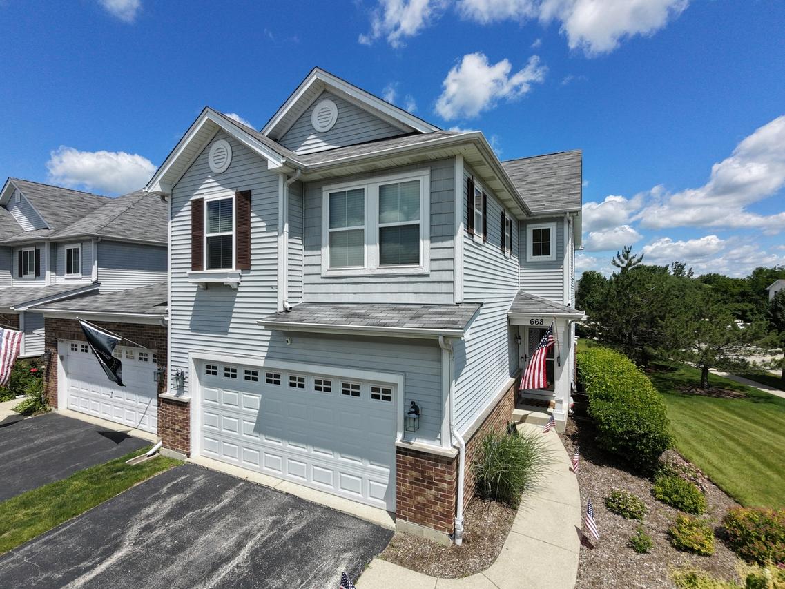 668 Acadia Cir., Crystal Lake, IL 60014