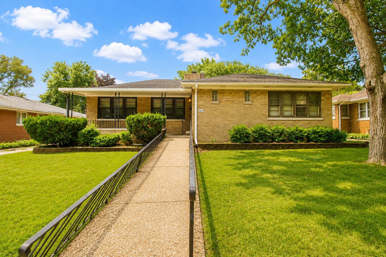 1067 Wentworth Ave., Calumet City, IL 60409