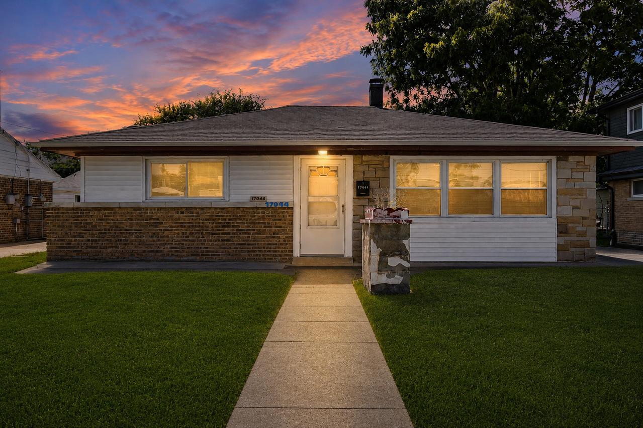 17044 Burnham Ave., Lansing, IL 60438