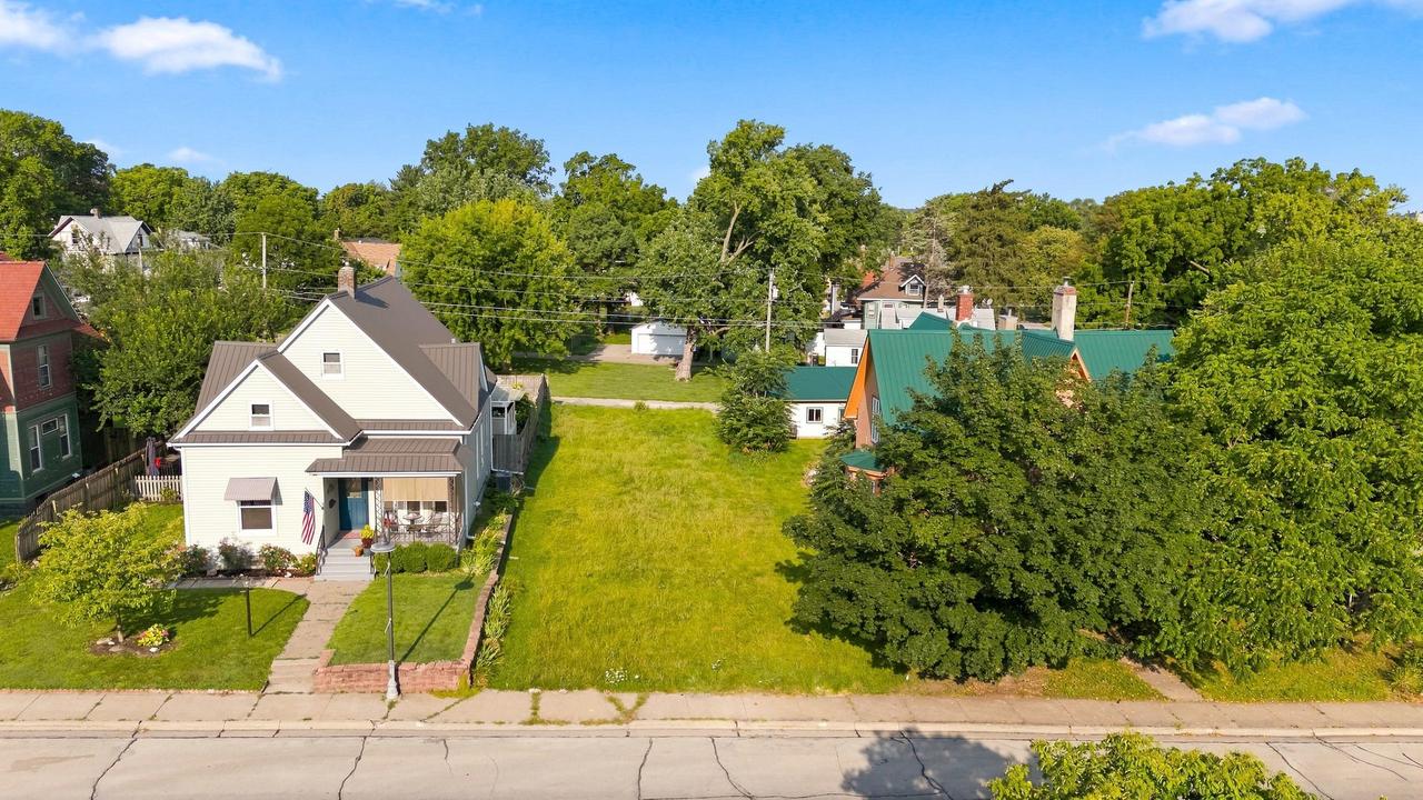 1206 17th St., Rock Island, IL 61201
