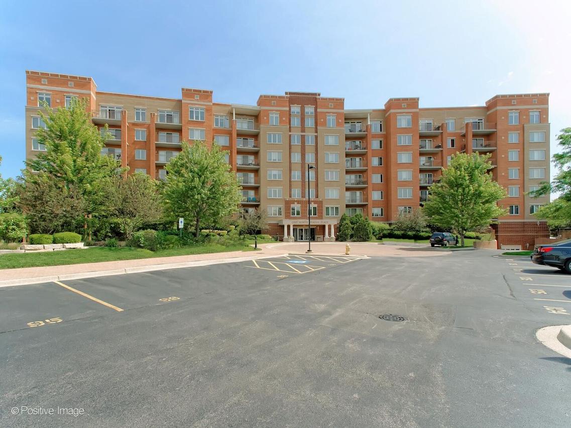 1 N Beacon Pl. #511, La Grange, IL 60525