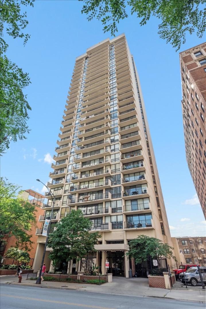 3150 N Sheridan Rd. #27B, Chicago, IL 60657