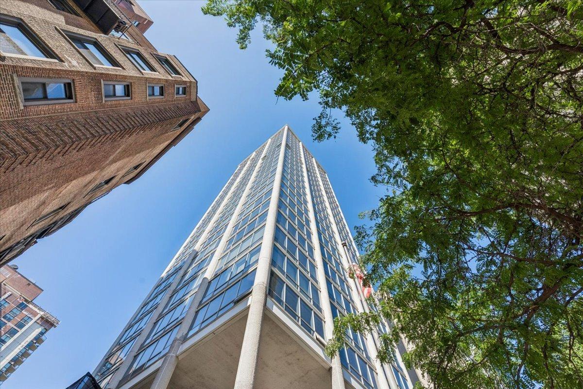 1300 N Astor St. #25C, Chicago, IL 60610