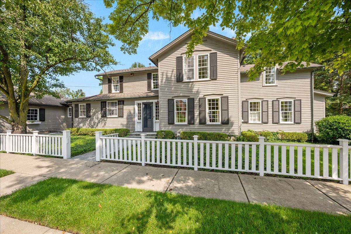 133 S River Ln., Geneva, IL 60134