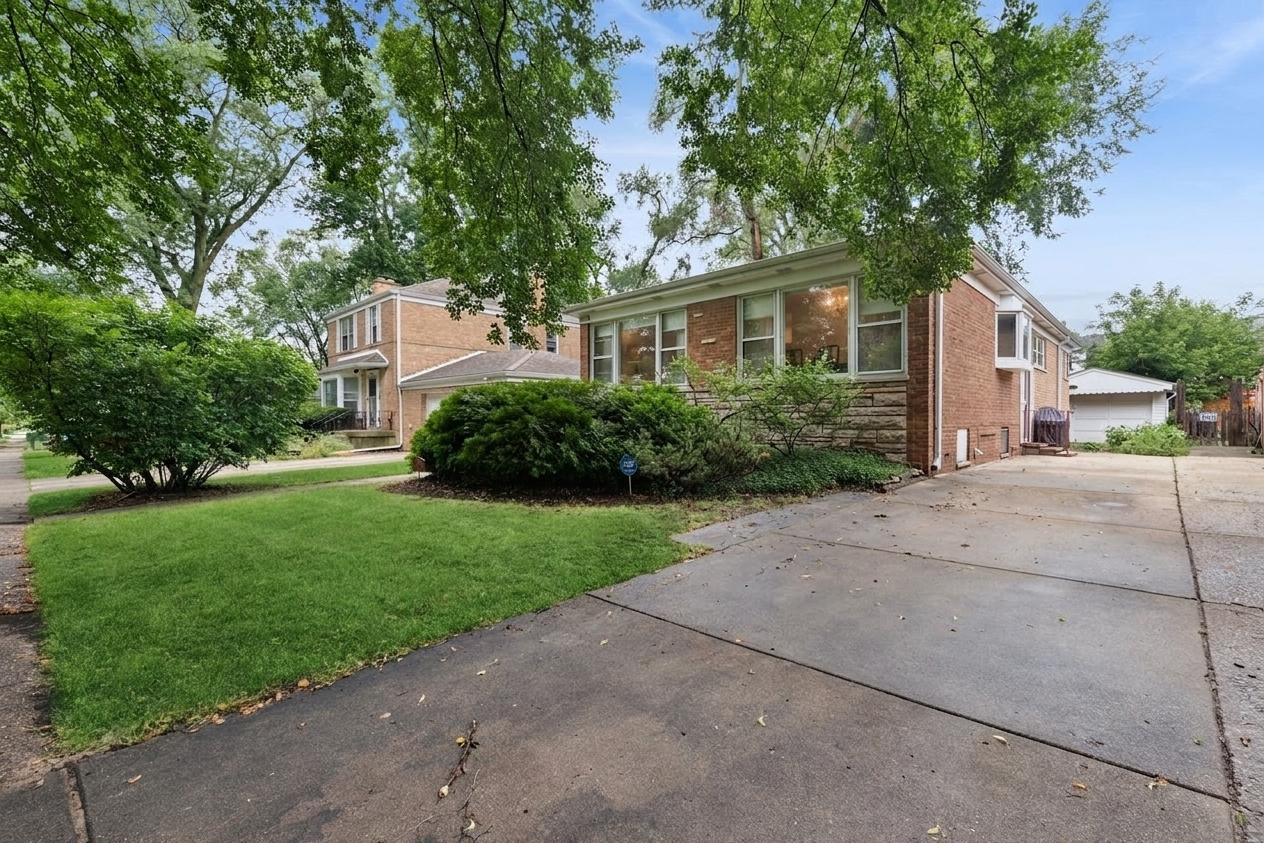 1619 Seward St., Evanston, IL 60202