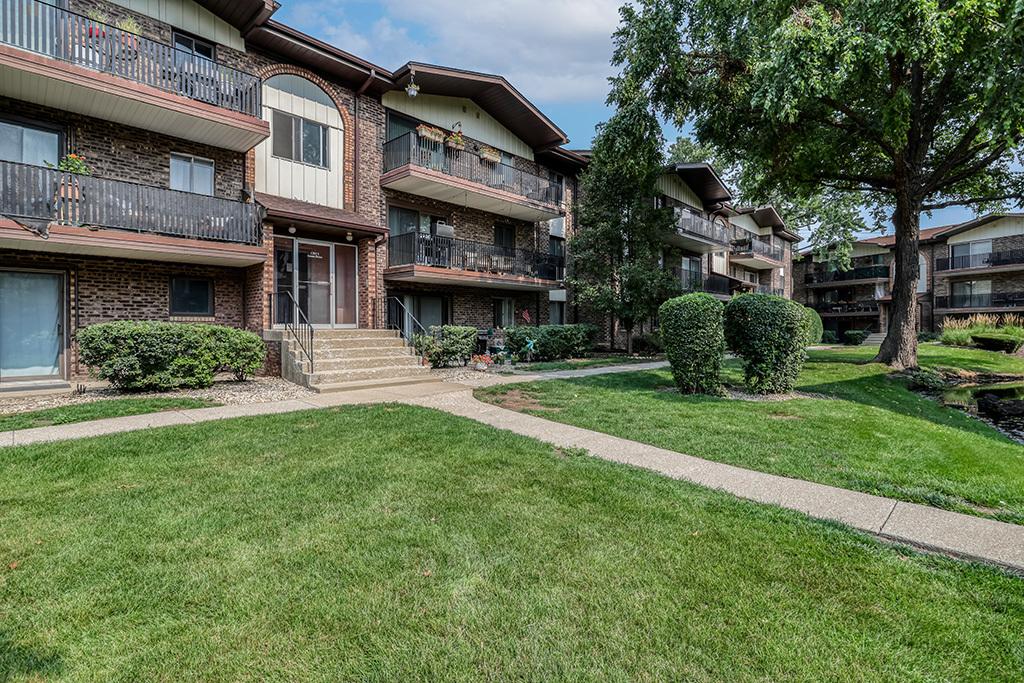 13913 James Dr. #1015, Crestwood, IL 60418