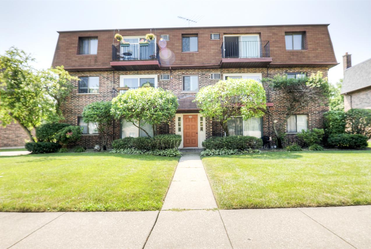 1212 Whispering Hills Ct. #3B, Naperville, IL 60540