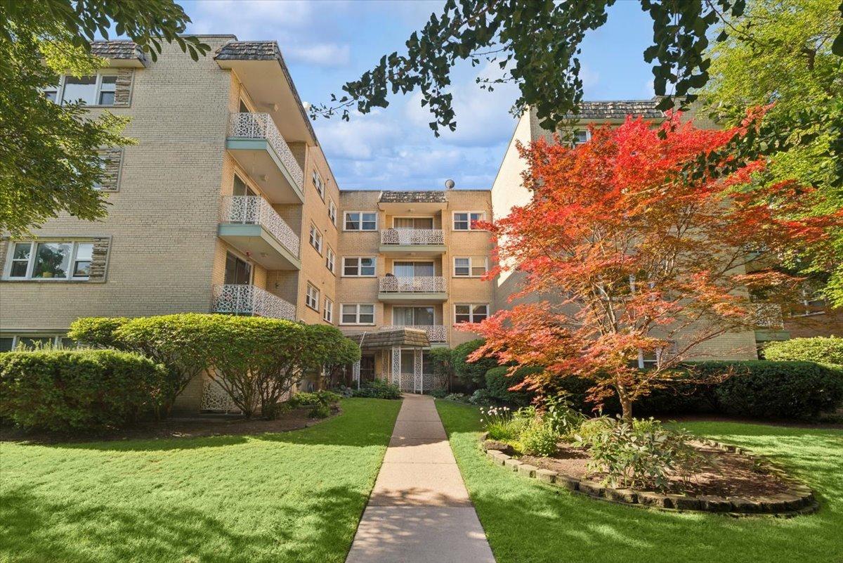710 Oakton St. #201, Evanston, IL 60202