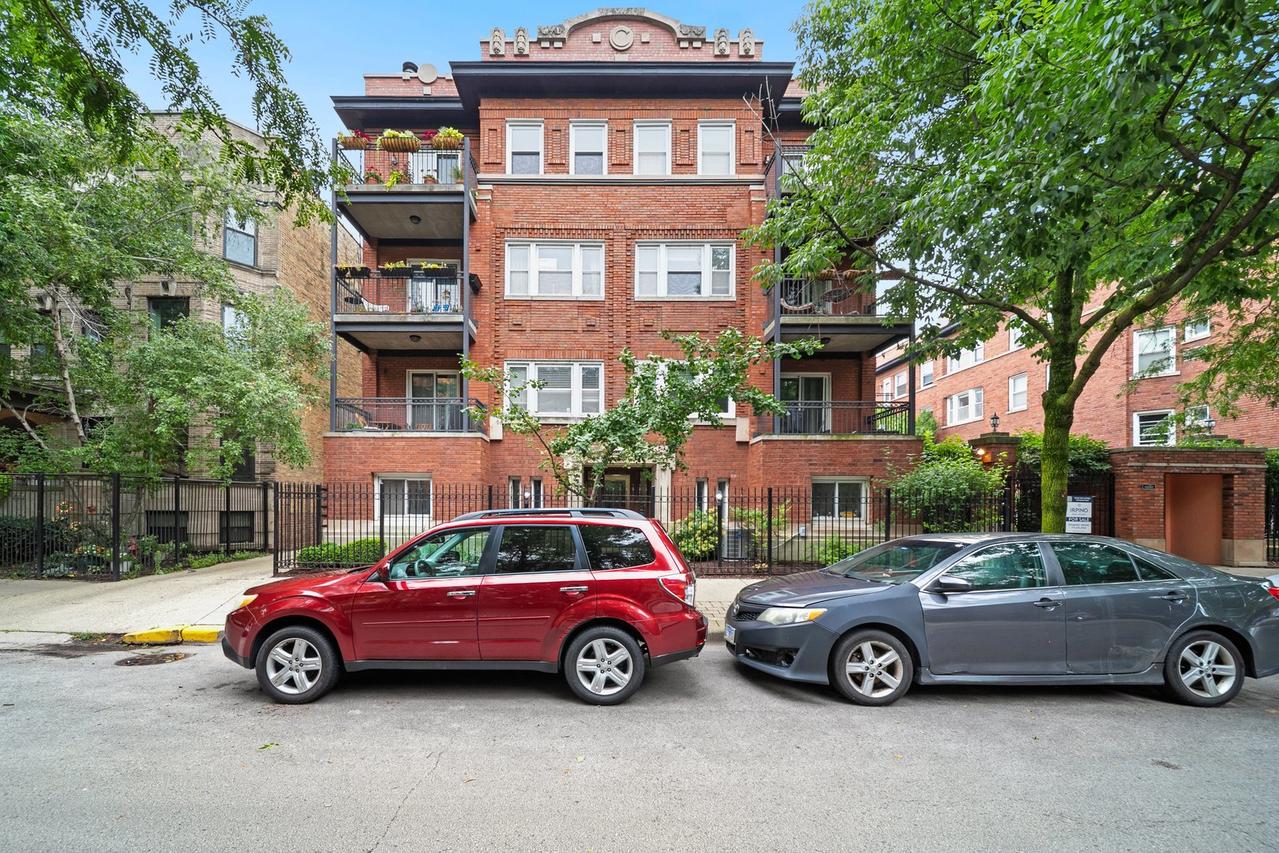 841 W Belle Plaine Ave. #3, Chicago, IL 60613