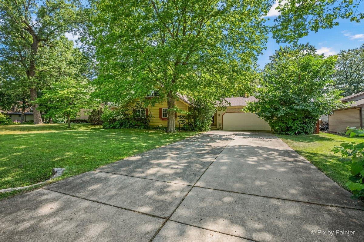 749 Cynthia Dr., Lake Holiday, IL 60548