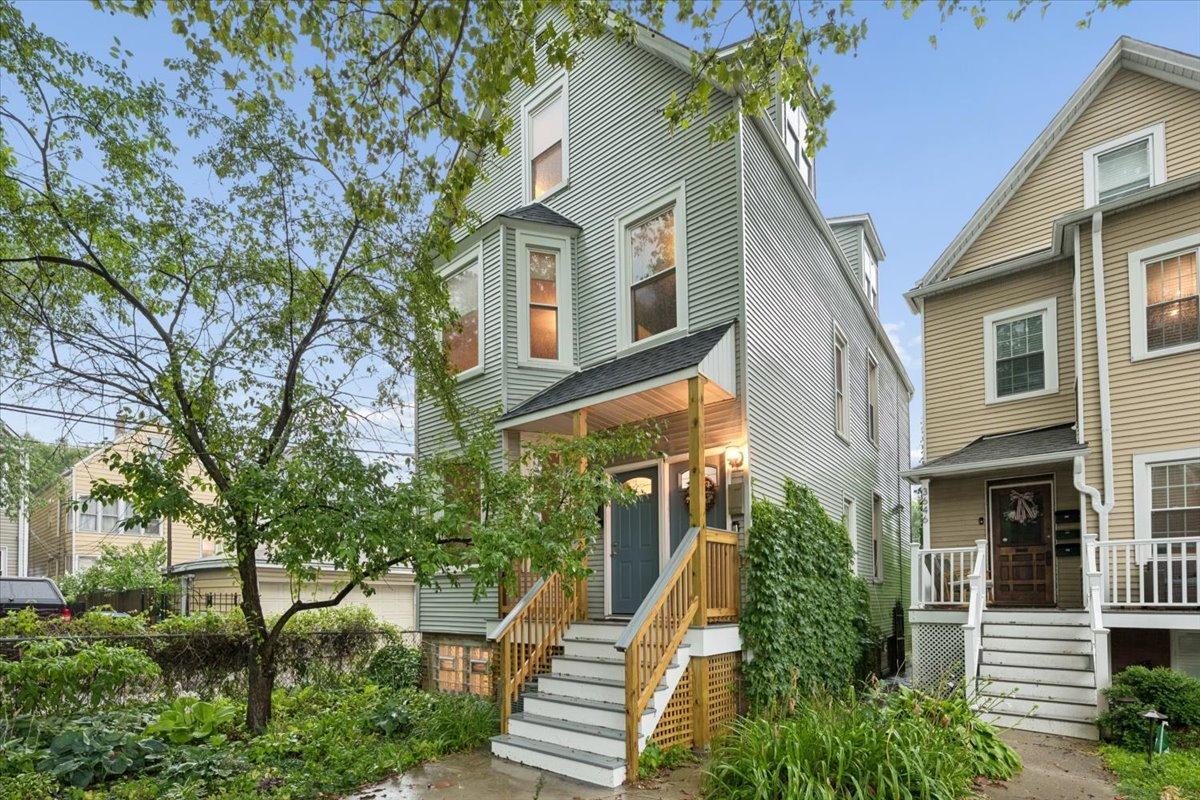 3650 W Oakdale Ave., Chicago, IL 60618
