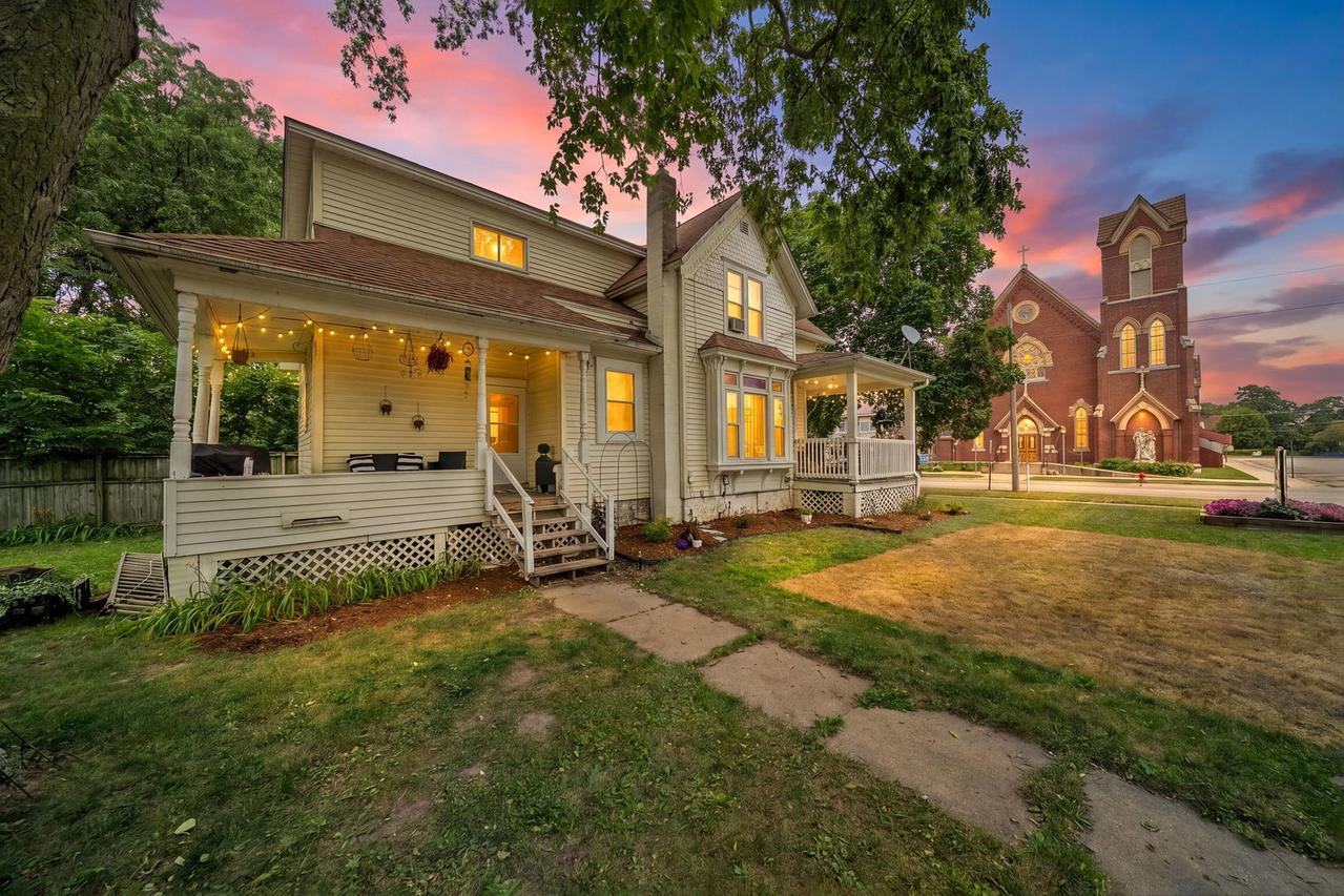 300 N 4th St., Oregon, IL 61061