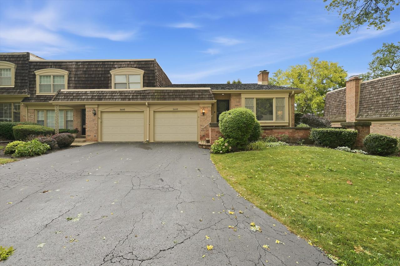 2S649 Avenue Normandy E Ave., Oak Brook, IL 60523