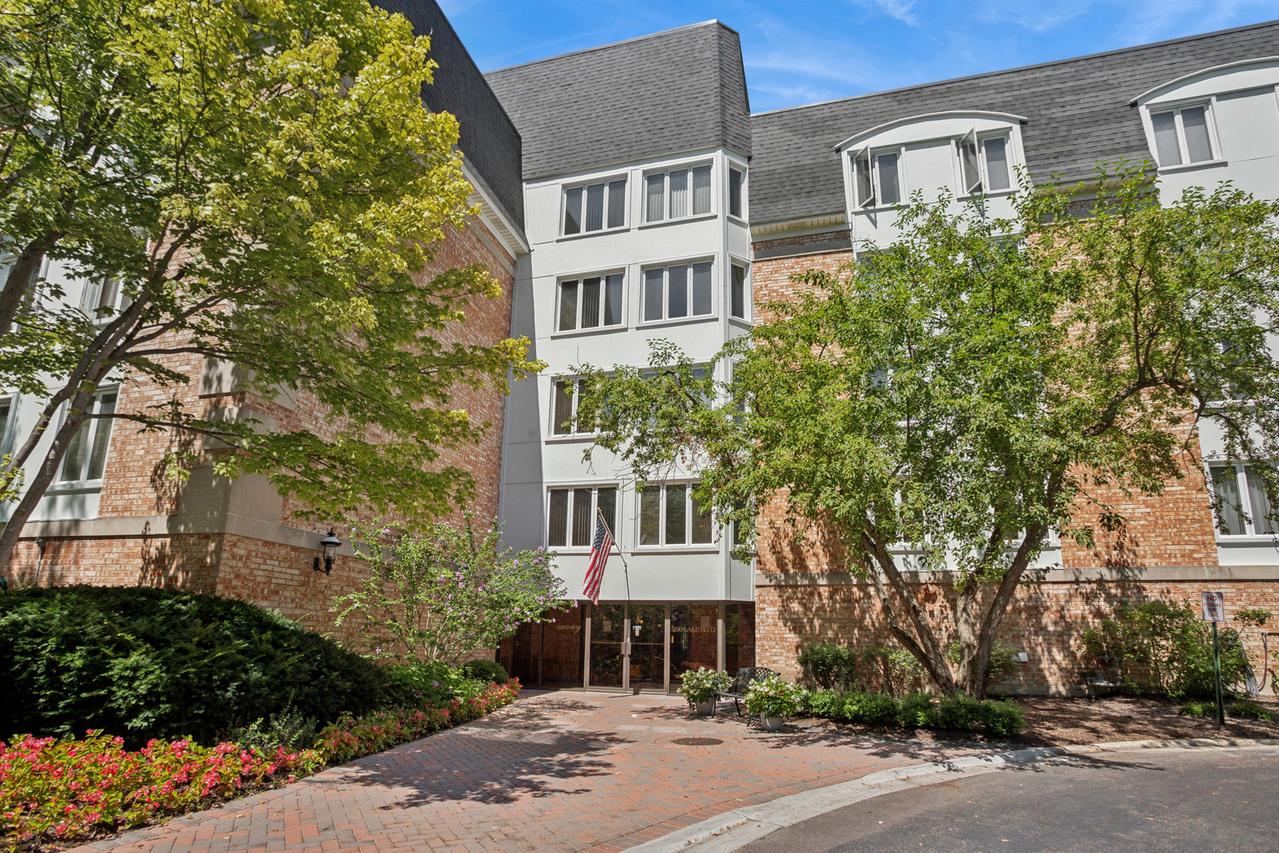 200 Lake Blvd. #428, Buffalo Grove, IL 60089