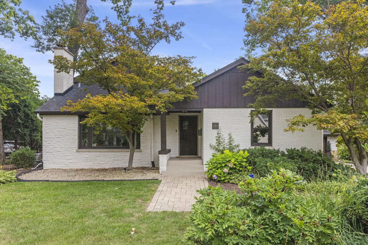 490 White Oak Dr., Naperville, IL 60540