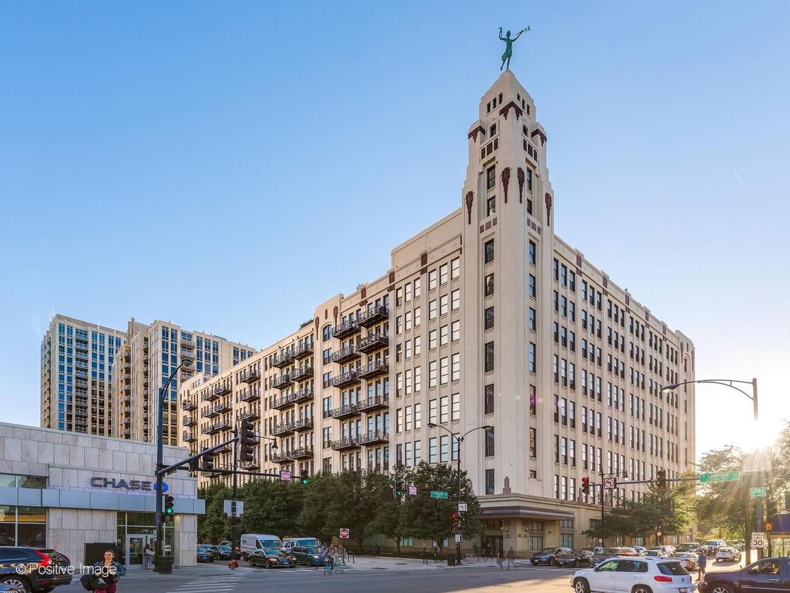 758 N Larrabee St. #221, Chicago, IL 60654