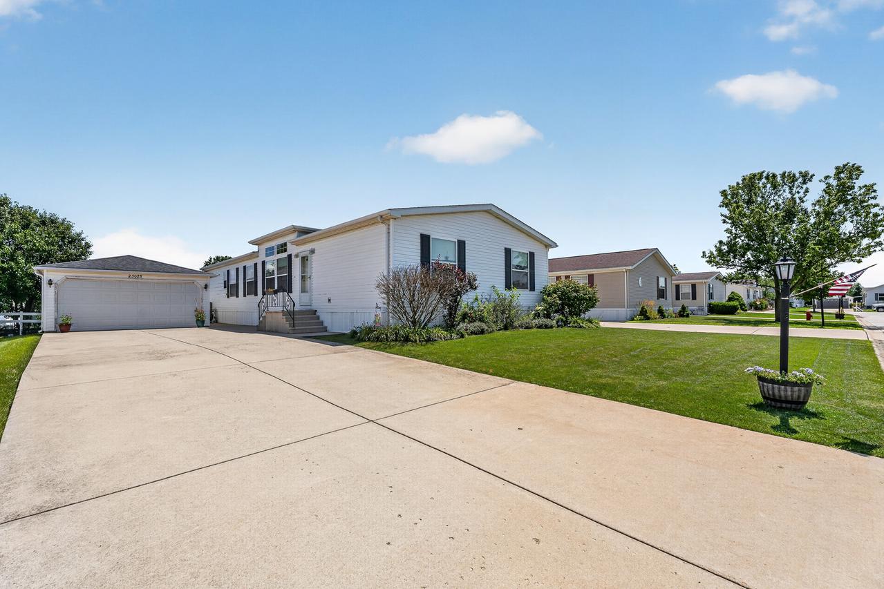 23025 Cog Hill Dr., Frankfort, IL 60423
