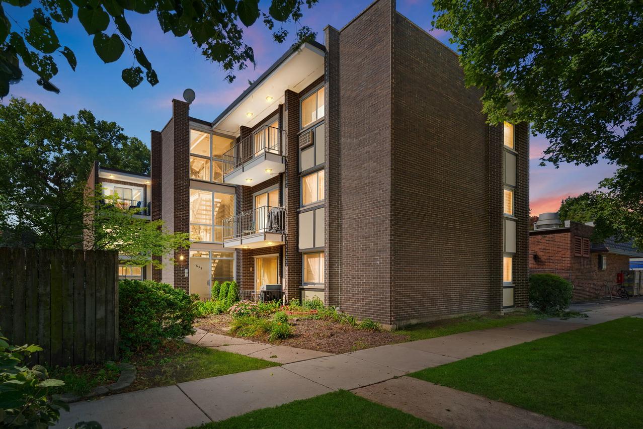 653 South Blvd. #101S, Oak Park, IL 60302