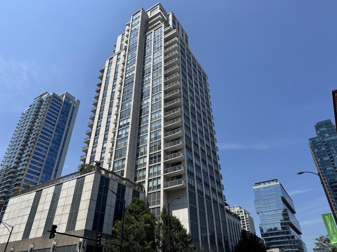 200 W Grand Ave. #1801, Chicago, IL 60654