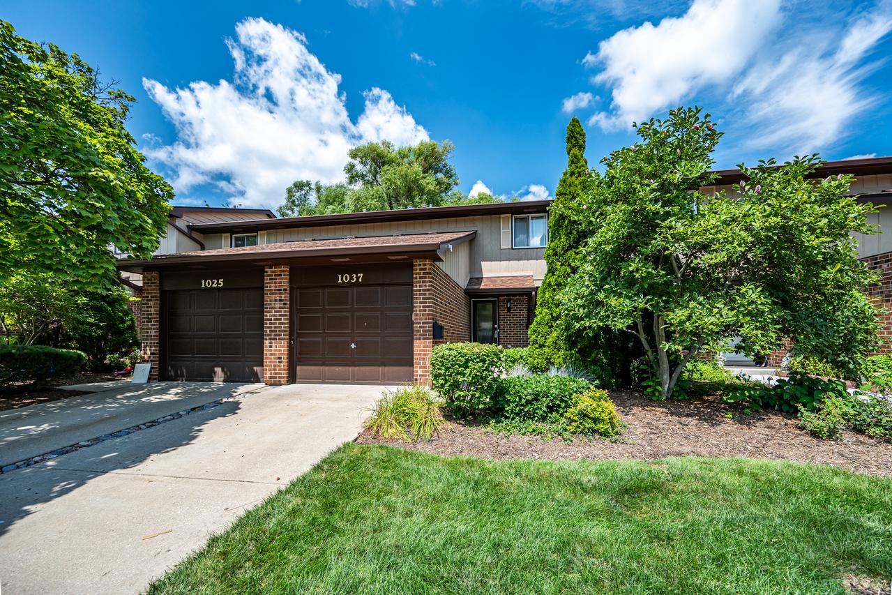 1037 Loughborough Ct., Wheaton, IL 60187