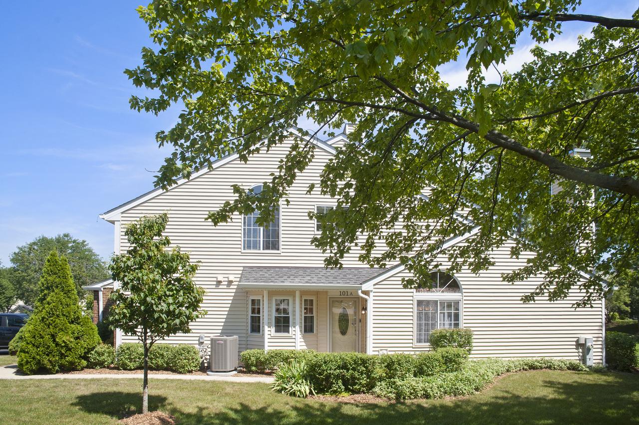 101 Winchester Dr. #A, Streamwood, IL 60107