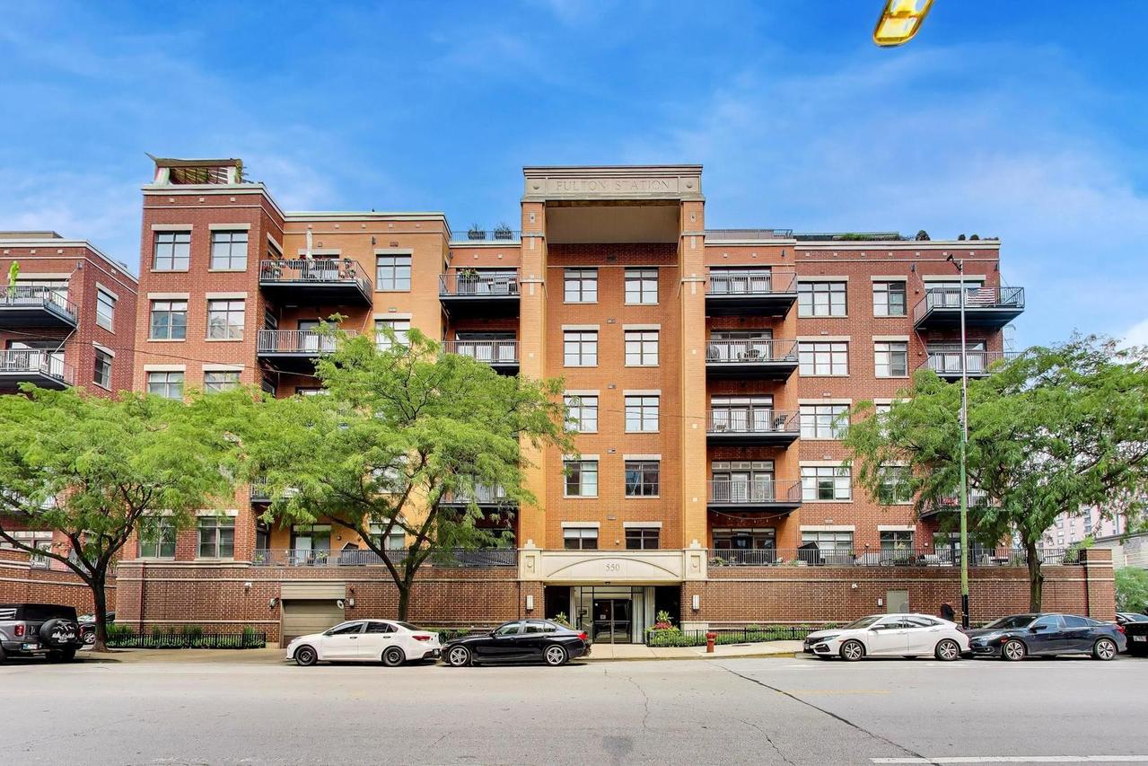 550 W Fulton St. #202, Chicago, IL 60661