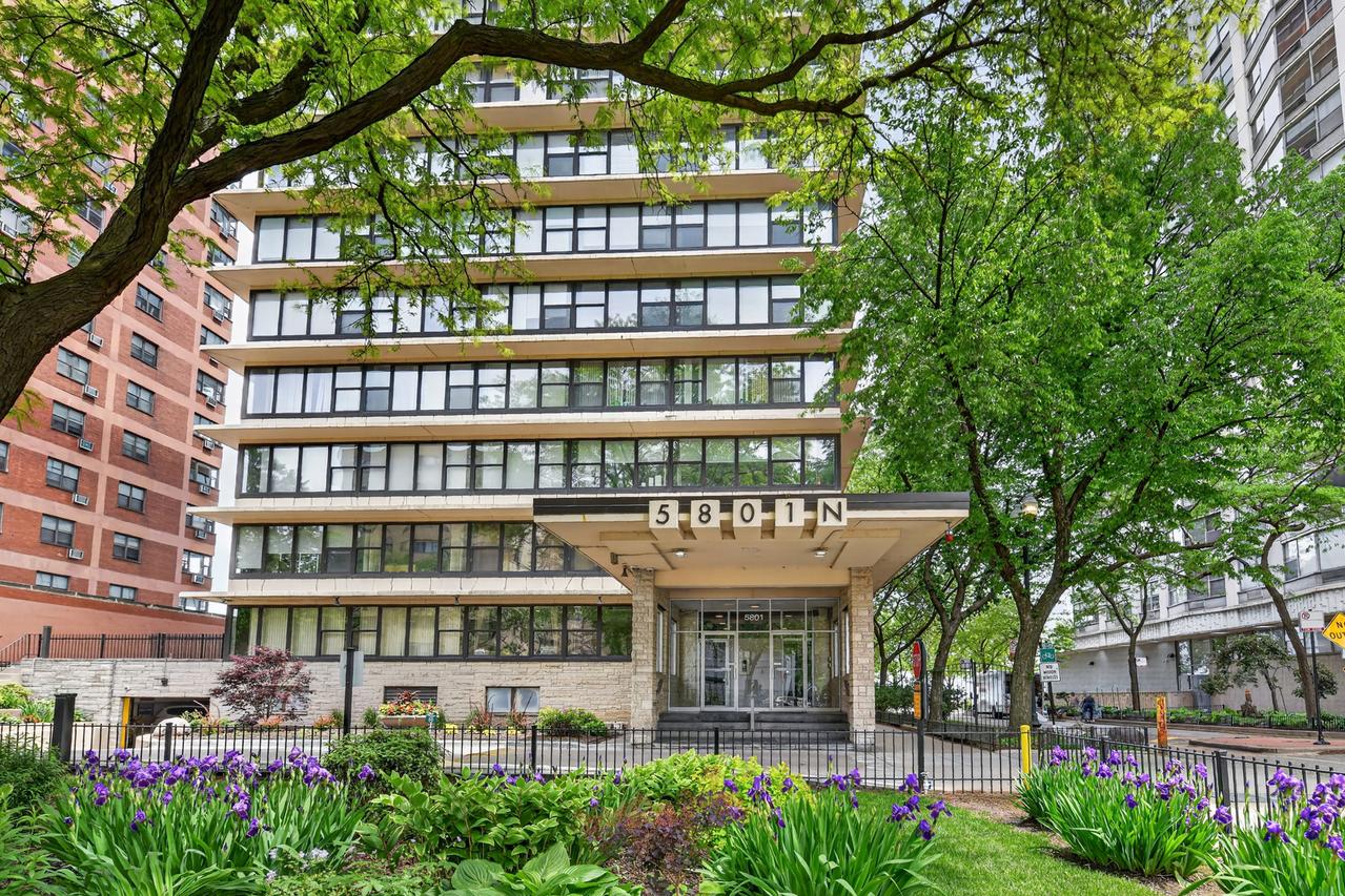 5801 N Sheridan Rd. #20D, Chicago, IL 60660