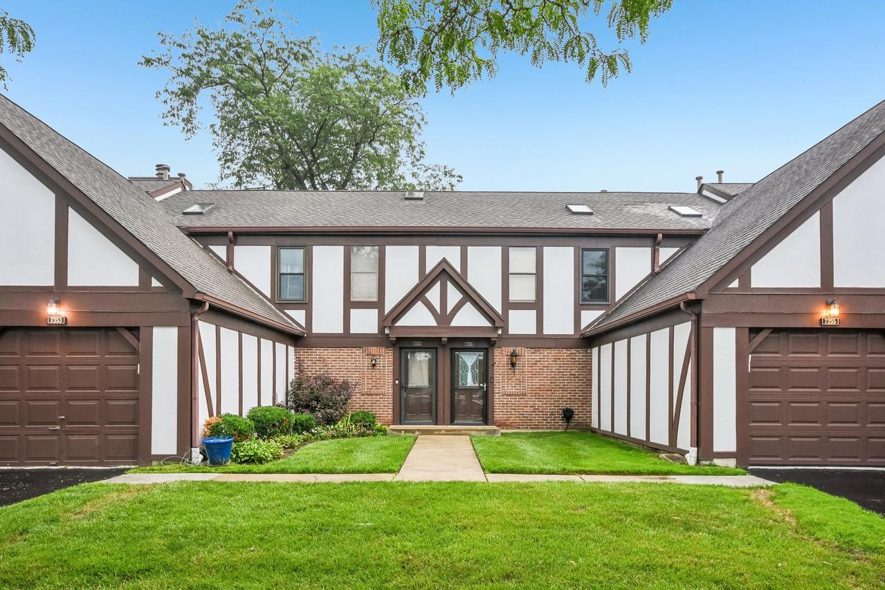 7353 Canterbury Pl., Downers Grove, IL 60516