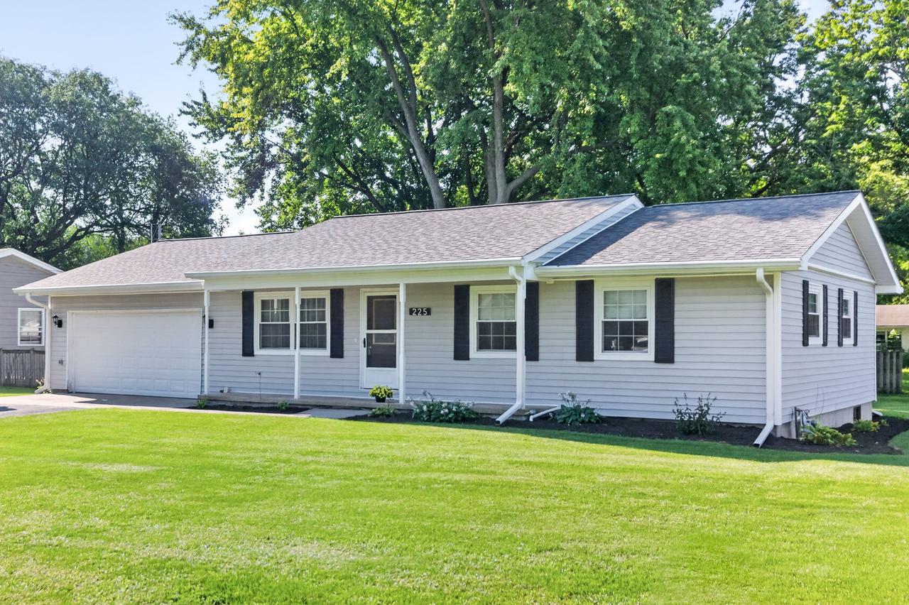 225 W Eisenhower St., Waterman, IL 60556