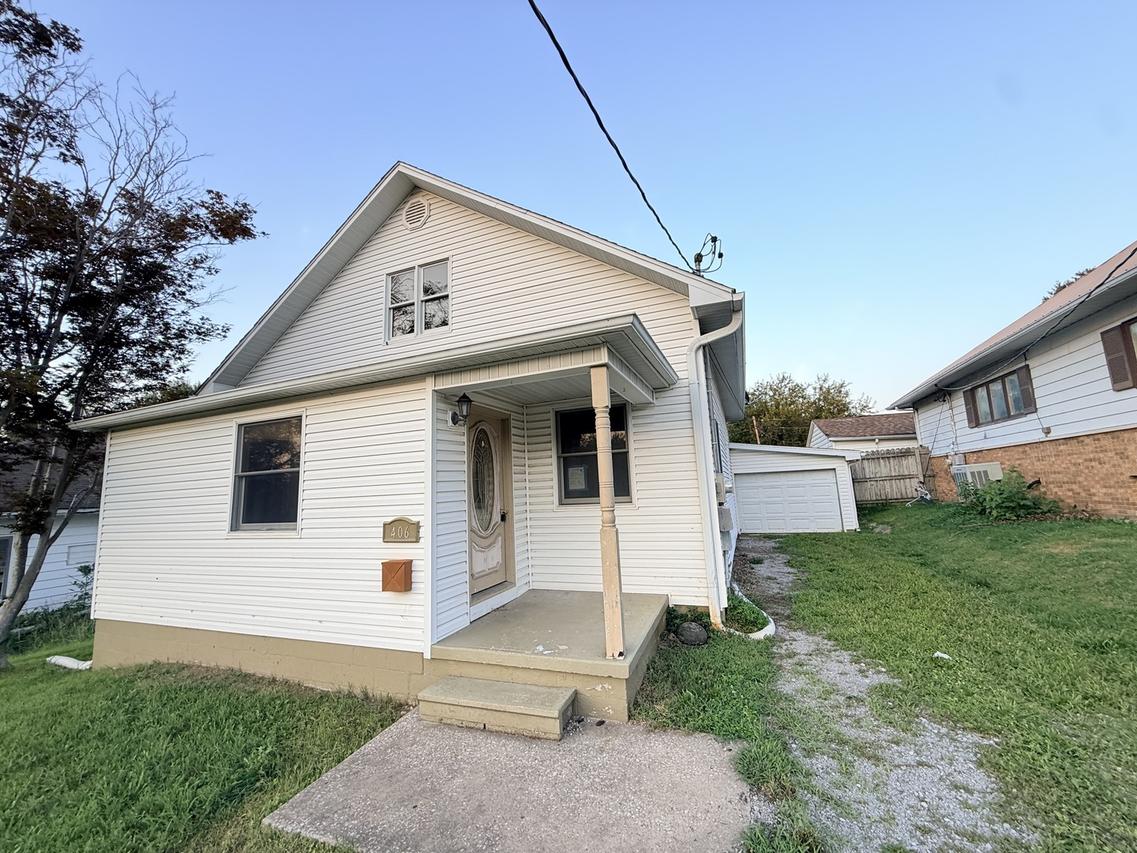406 N Gardner St., West Frankfort, IL 62896