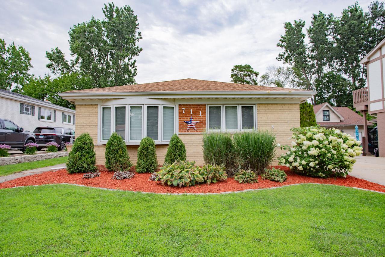 711 Schiller St., Itasca, IL 60143