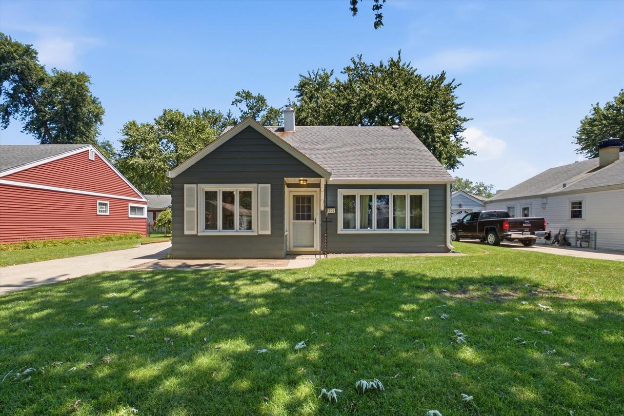 9221 S 49th Ct., Oak Lawn, IL 60453