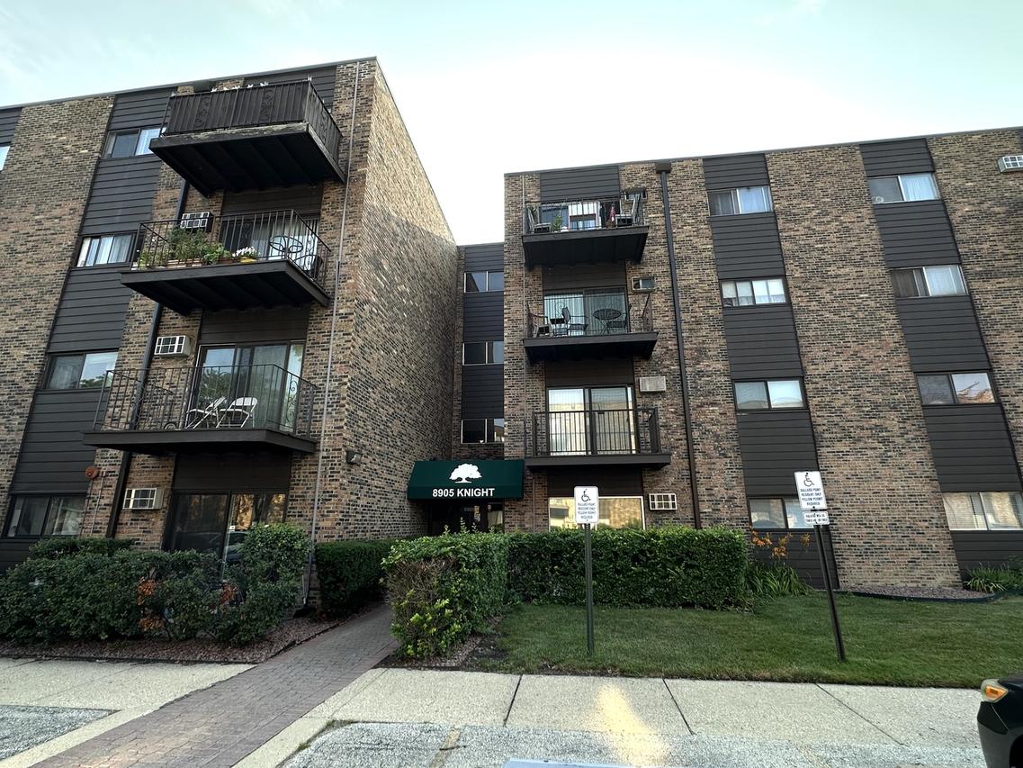8905 Knight Ave. #108, Des Plaines, IL 60016