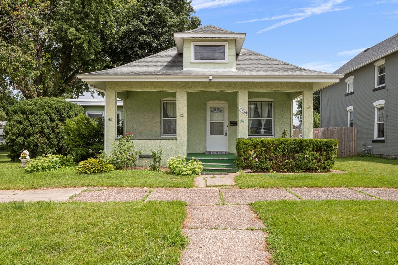 2318 5th St., Moline, IL 61265