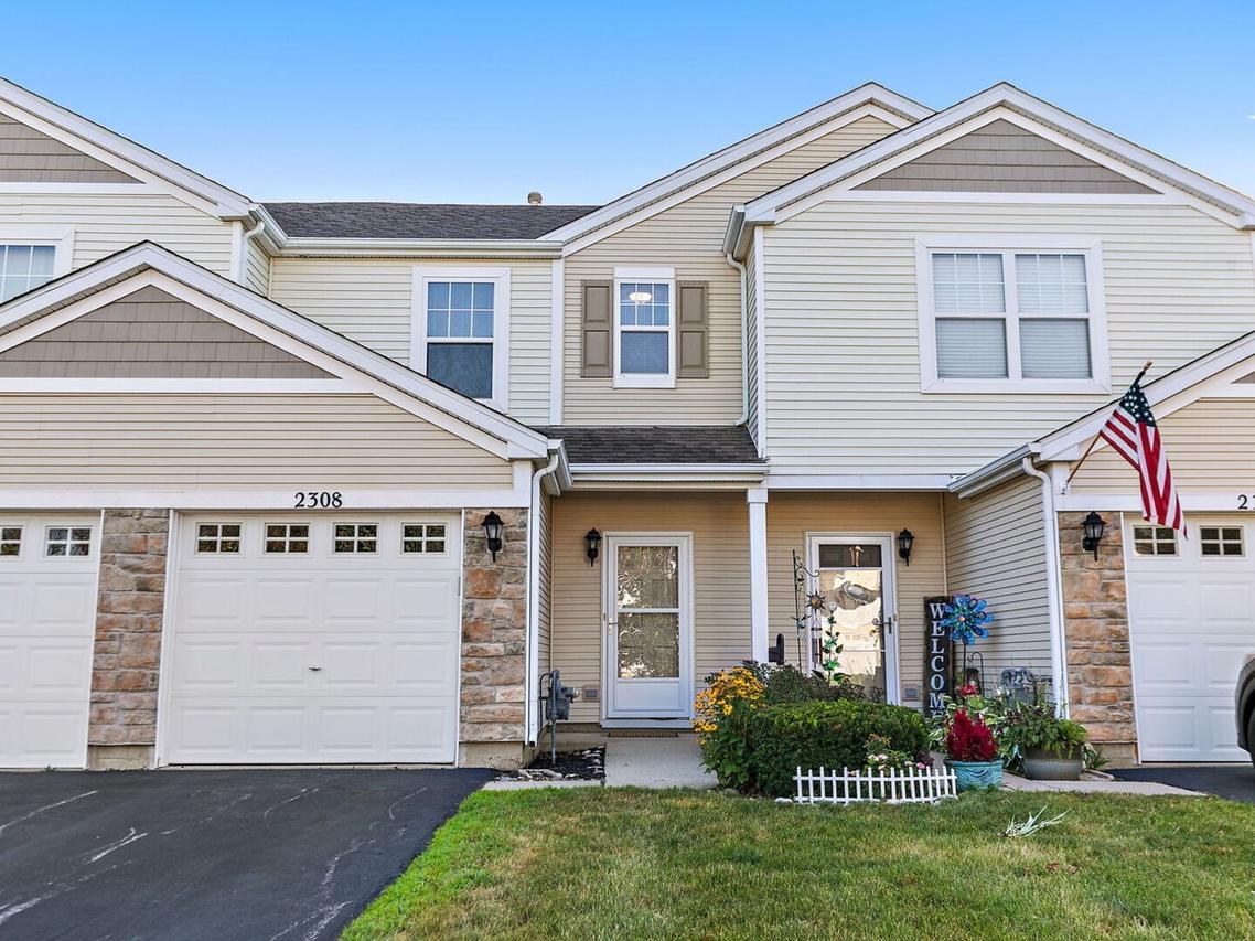 2308 Flagstone Ln. #4, Carpentersville, IL 60110