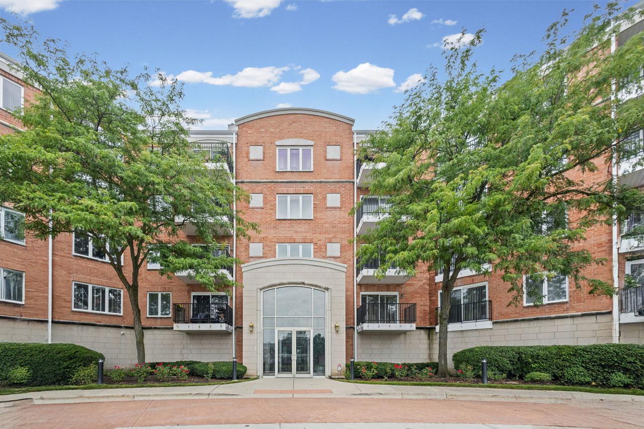 451 Town Place Cir. #202, Buffalo Grove, IL 60089