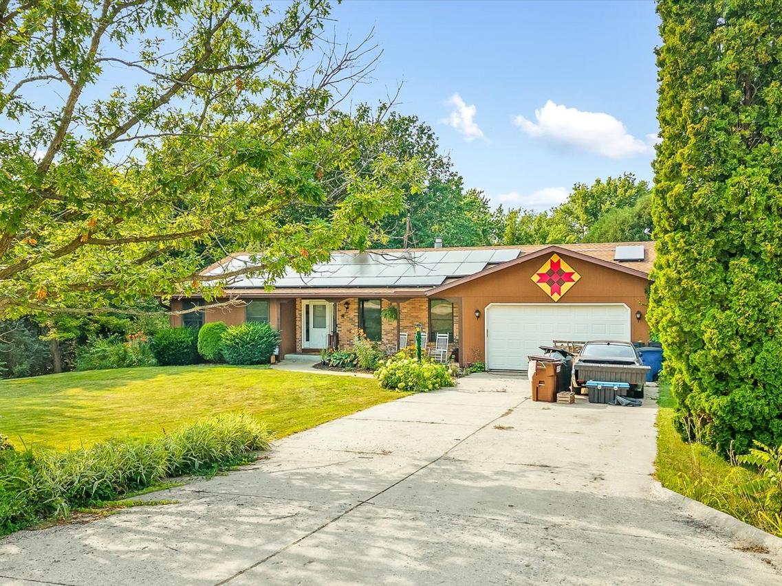 3222 N Silver Ridge Dr., Oregon, IL 61061