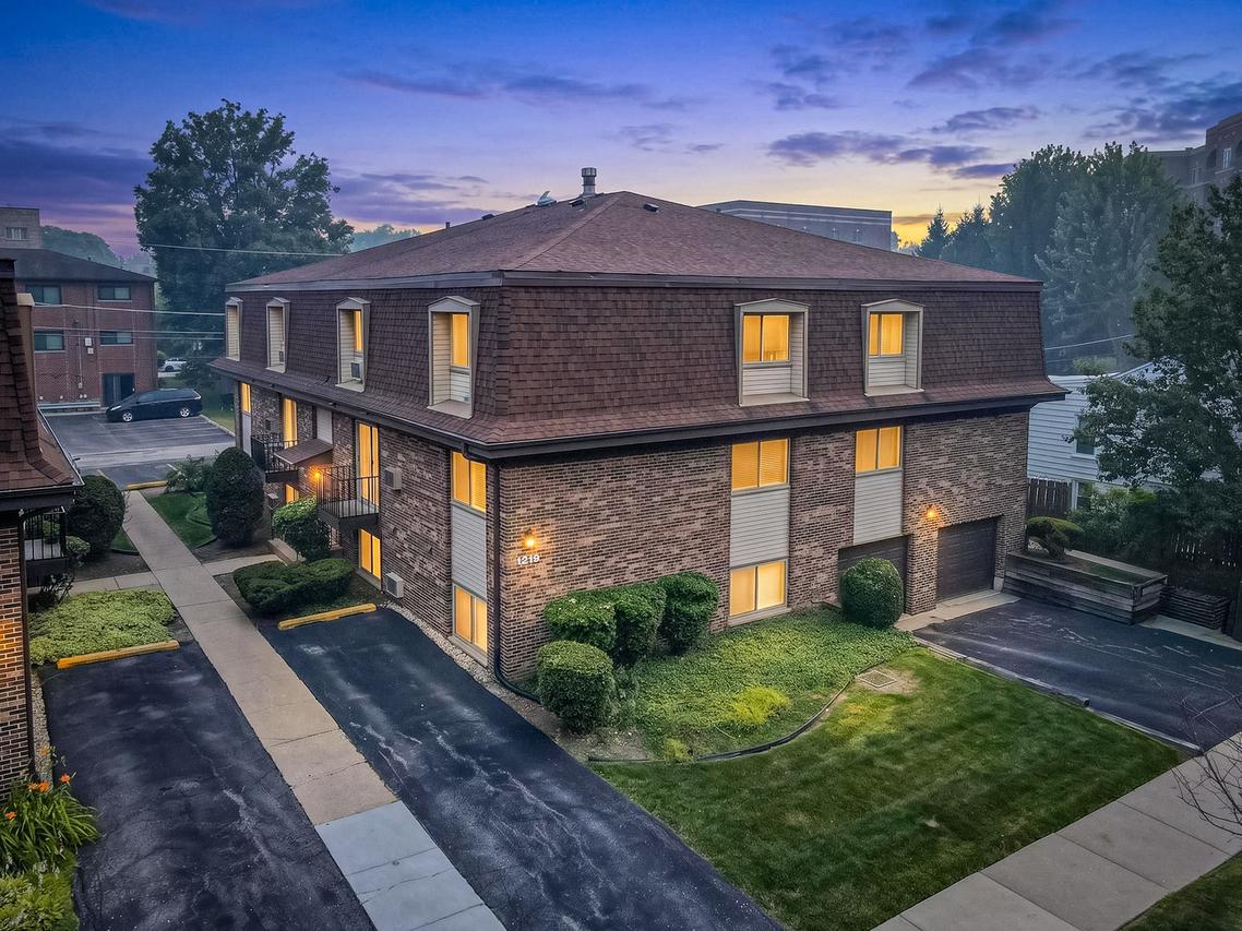 1219 E Washington St. #A201, Des Plaines, IL 60016