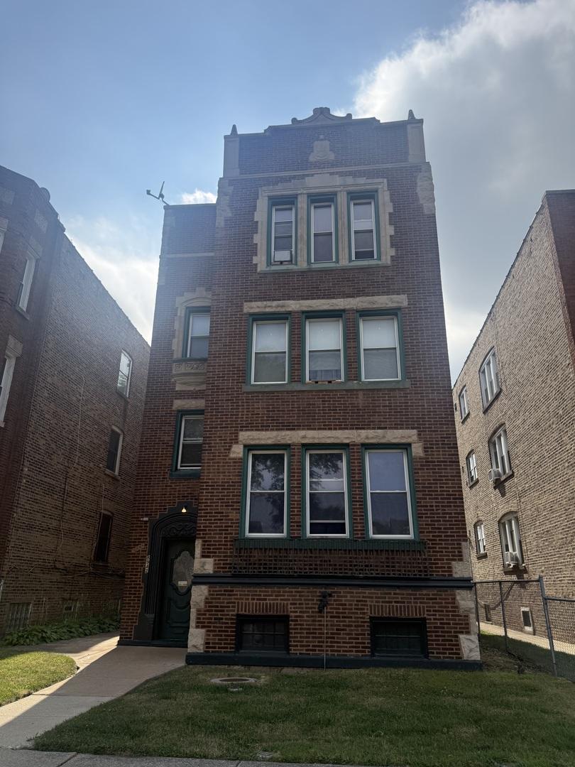 8942 S Blackstone Ave., Chicago, IL 60619