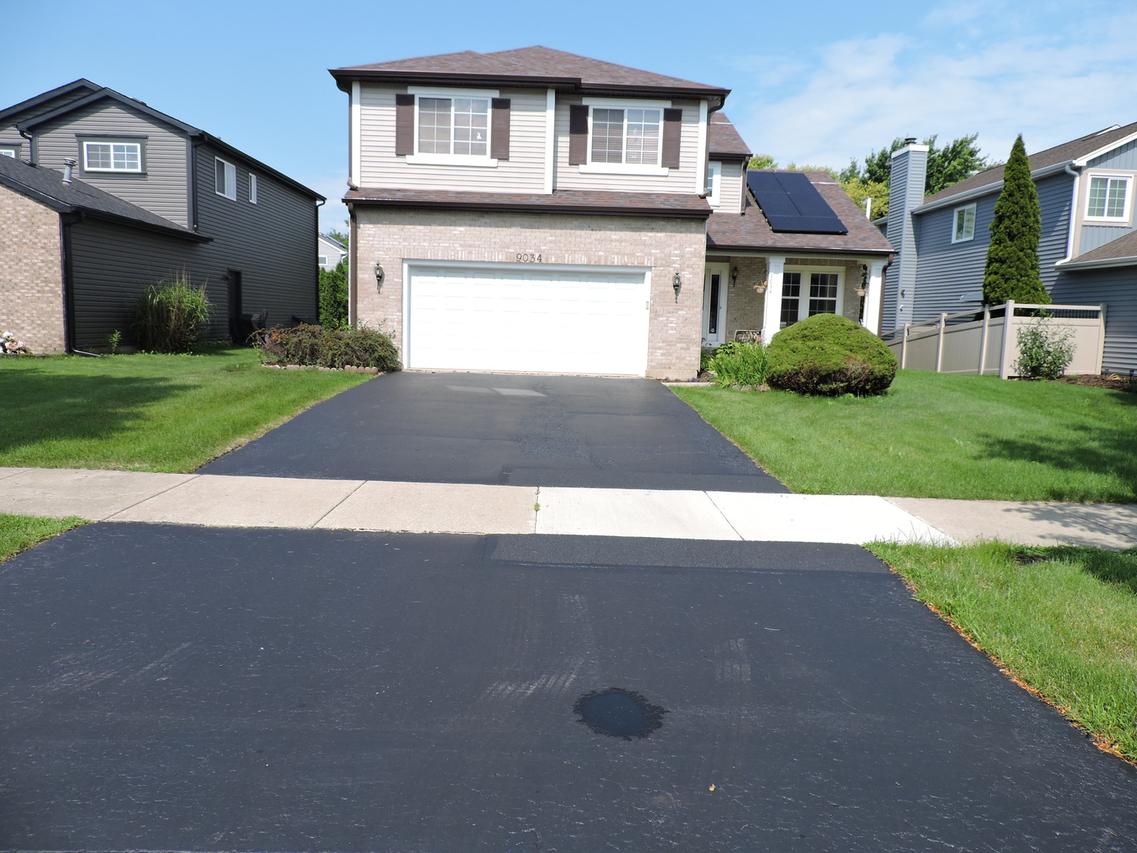 9034 Hillcrest Ln., Woodridge, IL 60517