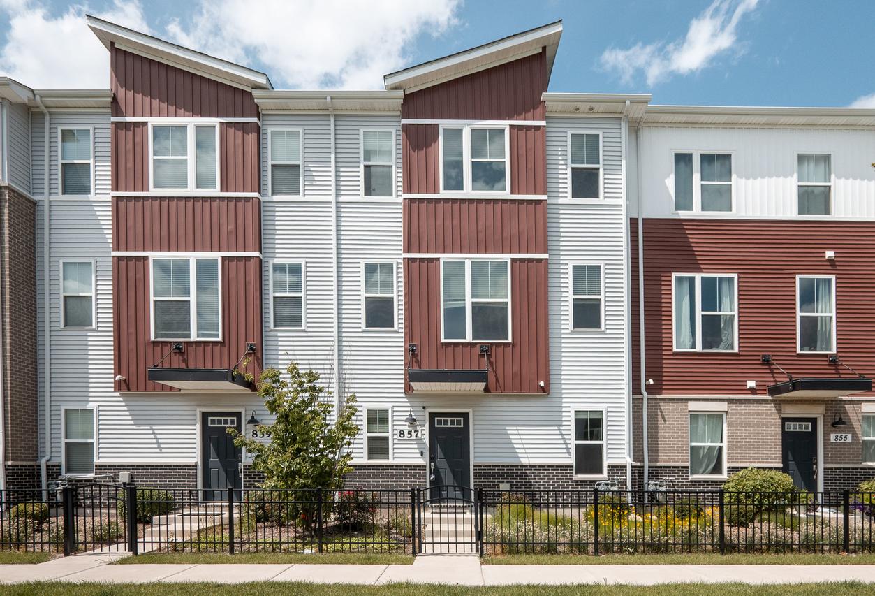 857 Finley Dr., Aurora, IL 60504