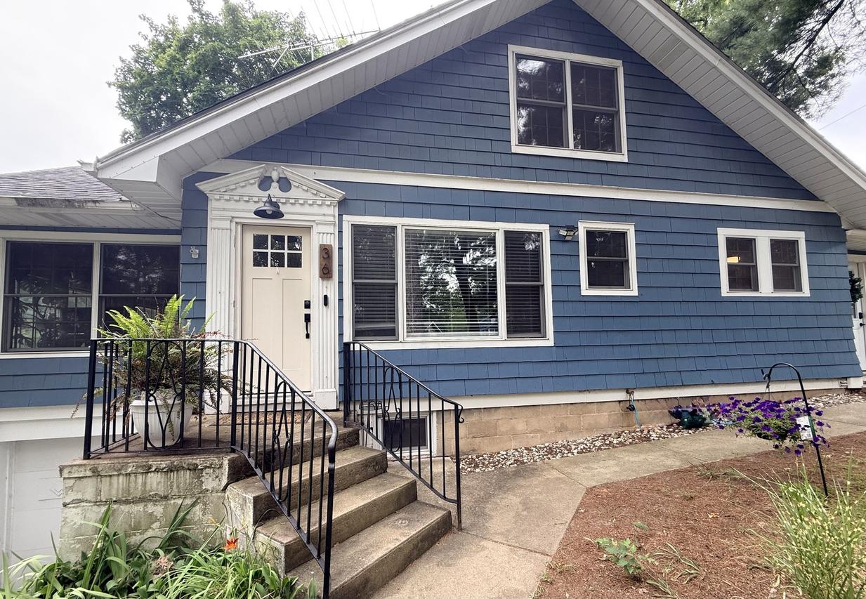 36 Medinah Ave., Fox Lake, IL 60020