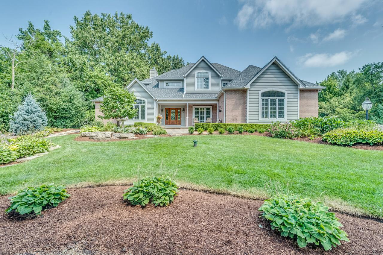 8N669 Edgewood Rd., Elgin, IL 60124